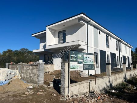 Karasu Sahilde Ultra Lüks, Geniş Kullanım Müstakil Bahçeli 3+1 Villa