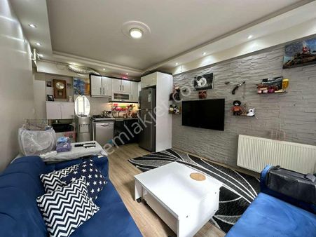 Acil Satılık – Karabağlar Metin Oktay Mahallesi’nde Merkezi Konumda 2+1 Daire!