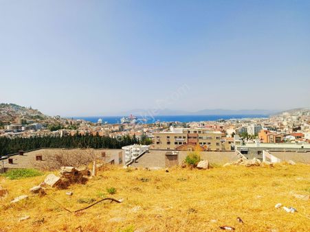 Kuşadasında Bahçeli Deniz Manzaralı Daire