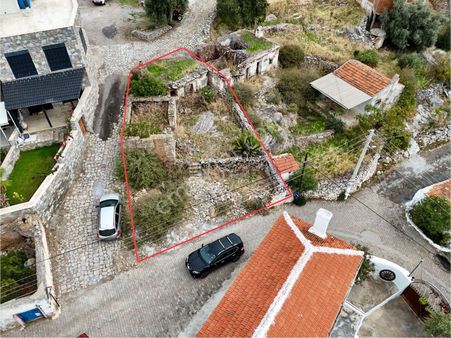 Kazıklı'da Deniz Manzaralı 215m² Avlulu Arsa + 2 Eski Yapı