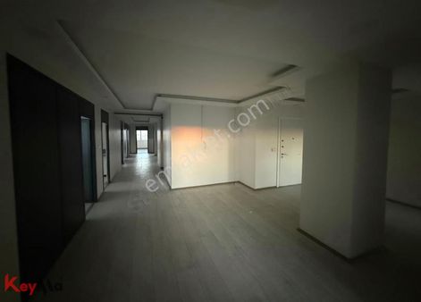 Oryıl Plazada Geniş, Manzaralı, Full Donanımlı Prestijli Ofis