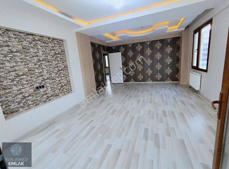 Sur Amed'ten Havalimanı Kavşağı Civarı Satılık Orta Kat Daire