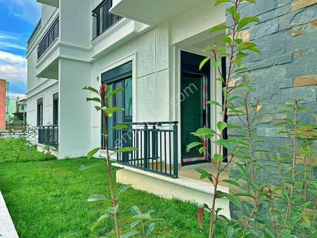 Uytundan Edremit Cennetayağında Bahçeli Kapalı Otoparklı Lüks1+1