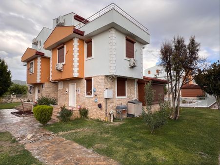 Aydın Kuşadası Akkuş Sitesi'nde Satılık Tripleks Yazlık