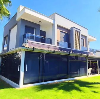 Kuşadası Sahil Sitelerinde 3+1 140m2 Müşterek Havuzlu Lux