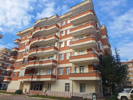 Esen'den Kanuni Caddesinde Site İçi Arakat Kiralık Daire