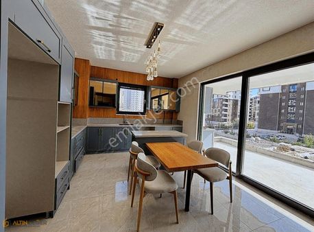 Şehitlik Mahallesi Ultra Lüks 4.5+1 Kapalı Otoparklı Satılık