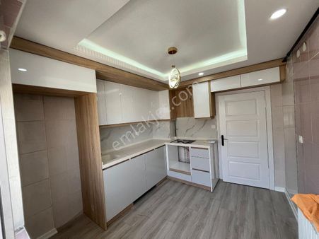 Malazgirt Mah 3+1 Ful Yapılı Okulun Karşısında 3.katta Daire