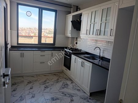 Çiftlikönü'nde, Asansörlü Sıfır Binada 2+1 Kiralık Daire
