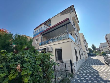 Kuşadası Marina Bölgesinde 6+2 Eşyalı Satılık Lüks Villa