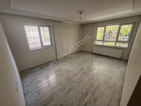 Ankara Mamak Küçük Kayaş'ta Merkezi Konum'da Okul Yanı Geniş 2+1 Daire...!!!