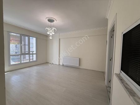 Takas Gayrimenkul'den Üniversite Karşısında Kiralık 2+1 Daire