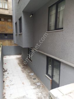 Safir Bakırköy'den Cahit Sıtkı Tarancı Sokakta 1+1 Bahçe Katı