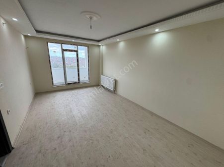 Esenler Tunavadi Sitesinde Satılık Fırsat 2+1 Daire