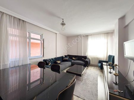 Salih Emlak 'tan Güney Cephe 2+1 Kullanışlı 3.kat Daire