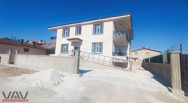 Meram Alakova Mahallesinde Satılık 2+1 Lüx Daire