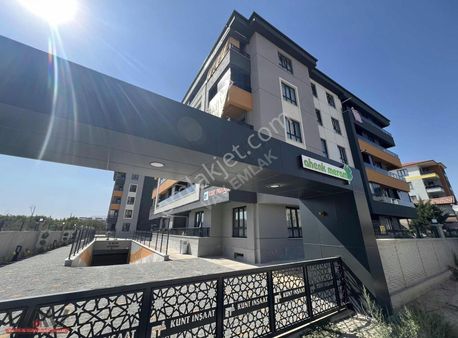 Meram Alparslan Caddesi Yakını 3+1 Ara Kat Site İçi Lüks Daire