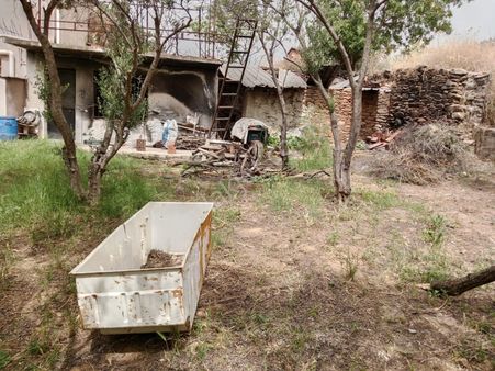 Bayındır Yeşilova Satılık 414 M2 Kargir Ev Ve Arsa