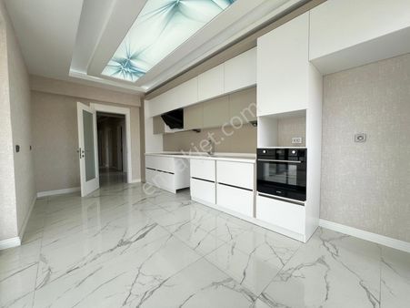 Engin Emlak'tan K.otopark'lı Sitede Yerden Isıtma 4+1 Daire