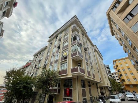 Bahçelievler'de Genç Binada 3+1 Geniş Ebeveyn Banyolu Ara Kat