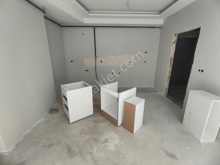 Emlak Dünyasından Küçükyalı 63 Ün Orada 1+1 1.kat Fırsat Daire