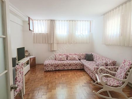 Beşiktaş Ortaköy Şık Bina Işık Alan Yüksek Tavan Zemin Kat Daire