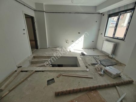 Emlak Dünyasından Altıntepede 2+1 Bahçe Kullanımlı Ters Dubleks