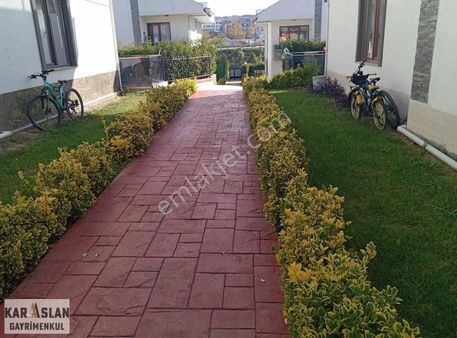 Başiskele Merkezde Satılık Site İçi 4+1 Tribleks Villa