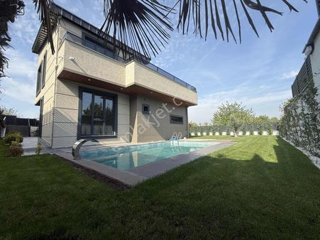 Maşukiye'de 700m2 Arsa İçinde 305 M2 Net Kullanım Alanlı Villa