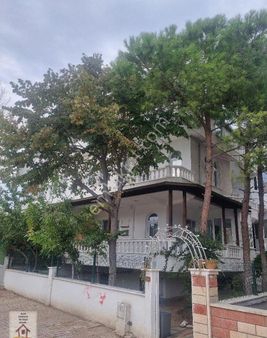 Silivri Selimpaşa Merkezde Kiralık Müstakil Bahceli Villa..