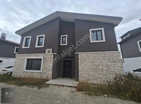 B&u Gayrimenkulden Kerasis'te Satılık Villa