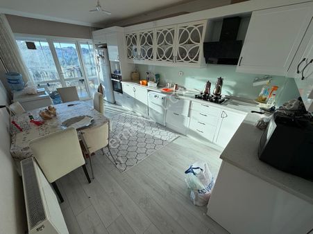 Sym'den Pınarbaşı Mh Ara Katta Asansörlü Ebeveny Banyolu Full Yapılu Geniş 4+1 Dairee!!!