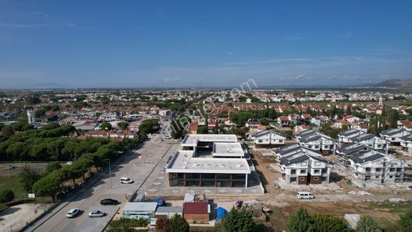 İzmir Dikili Salihler De Seymen İş Merkezinde Satılık Dükkan