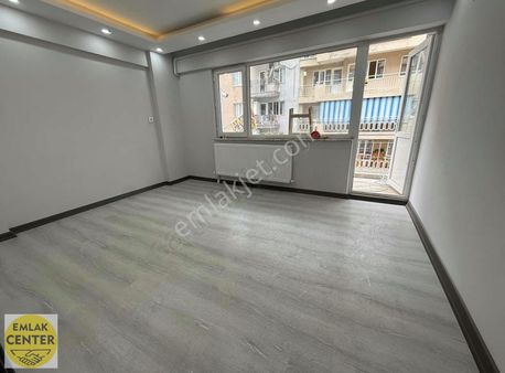 Emlak Center'dan Ege Mah Satılık 3+1 Asansörlü Ara Kat Daire