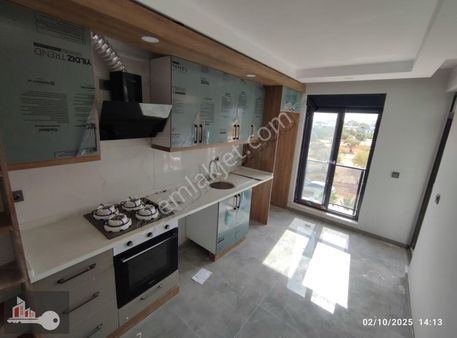 Varsak Demirel'de Havuzlu Sitede Ebeveyn Banyolu 3+1 Sıfır Dair