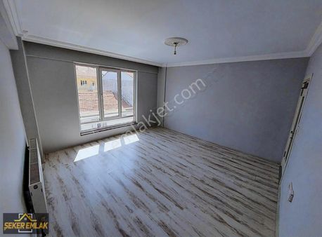 Şeker Emlaktan Emek Mah. Ziyagökalp Cad. Yakını 100 M² 2+1 Daire