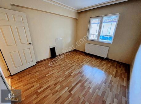 Eksen Gayrimenkul'den Gülpınar Caddesinde Ara Katta 3+1 Daire