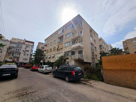 Bostanlı'da Satılık Büyük 2+1 Daire