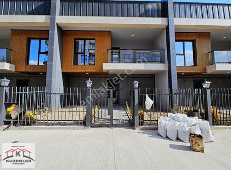 Kuzenler'den Güvenlikli Sitede_2 Araçlık Özel Garajlı Lüks Villa