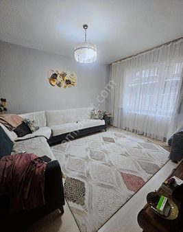 Bagcılar Yüzyıl Kışla Caddesinde Ayrı Girişli Yarım Bodrum