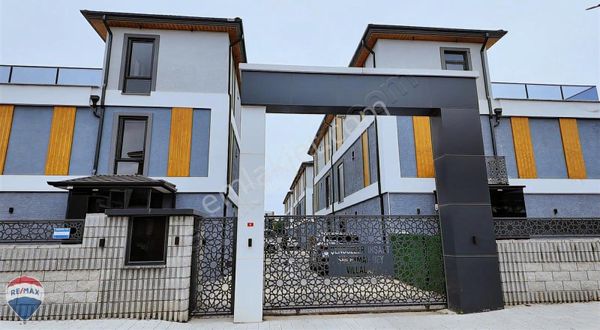 Stadyuma Yakın Satılık 5+1 Villa Remax Mavi Tuncay Şen'den.