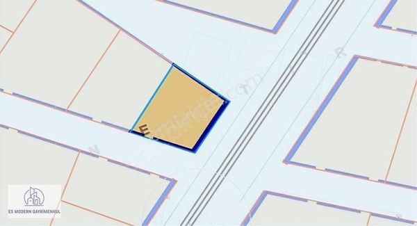 Es Modern'den Çankaya Mh. 3 Cepheli Köşe Arsa