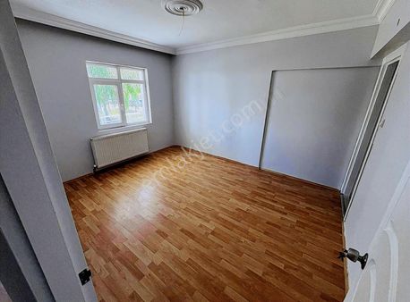 Onurlu'dan 30 Ağustos Mah 1. Kat Sevgi Markete Yakın Kiralık 3+1