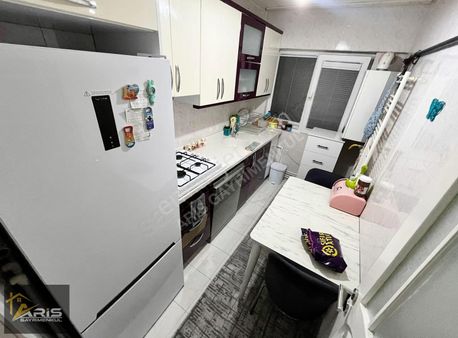 Aris'ten Cadde Cepheli 1.katta Masrafsız Cam Balkonlu Kupon 2+1