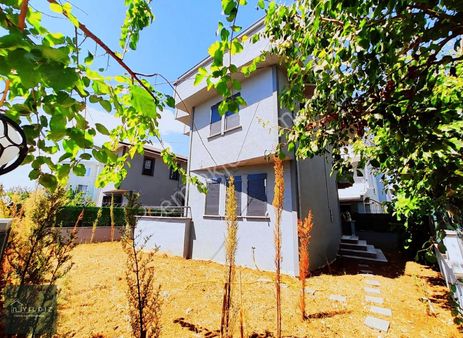 Müstakil İskanlı Ve Teraslı, Geniş Bahçeli Modern Müstakil Villa