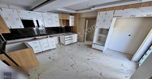Çalışkanlar Gyo'dan Kat Konumunda Geniş Balkon 3+1 Satılık Daire