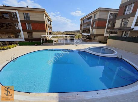 Sarımsaklı Merkez'e Yakın Havuzlu Site 1+1 Eşyalı Kiralık Daire