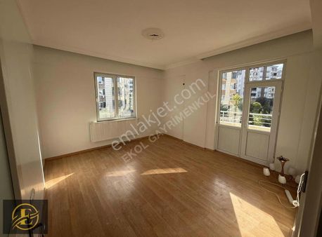 Ekol'den Erdem Kolejine Yakın Ara Kat Site İçerisinde 2+1