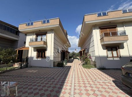 Dikili Merkezde Mükemmel Konumda 4+1 Villa