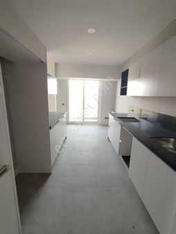 Bulvar Üzerinde Kapalı Otoparklı Güvenlikli Sitede 3+1 Sıfır Lüks Daire